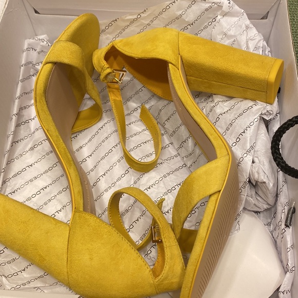 Aldo Jerayclya open toe suede sandals (Never worn). Mustard Yellow - Size 7 - Picture 4 of 4